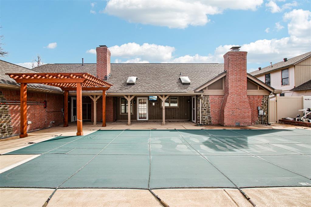 9111 Oak Hollow Drive
