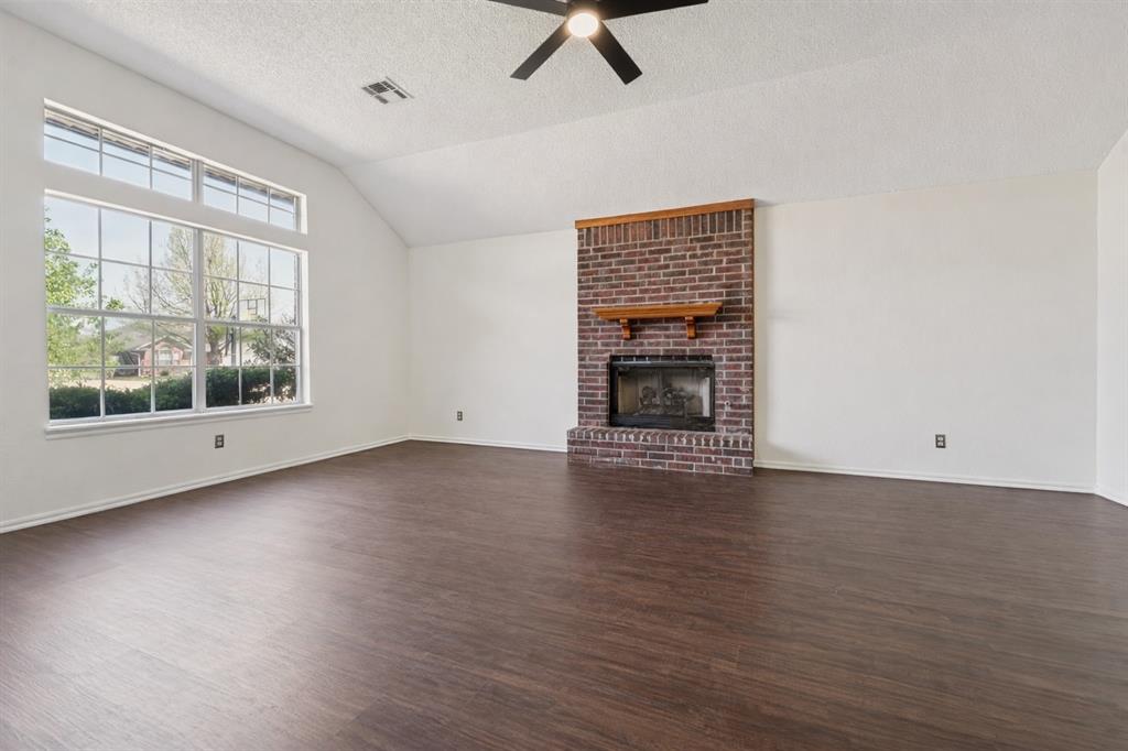 636 Hunters Way