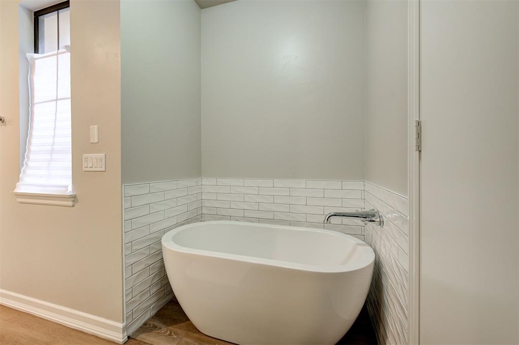 2100 Cobblestone Court Unit: 106