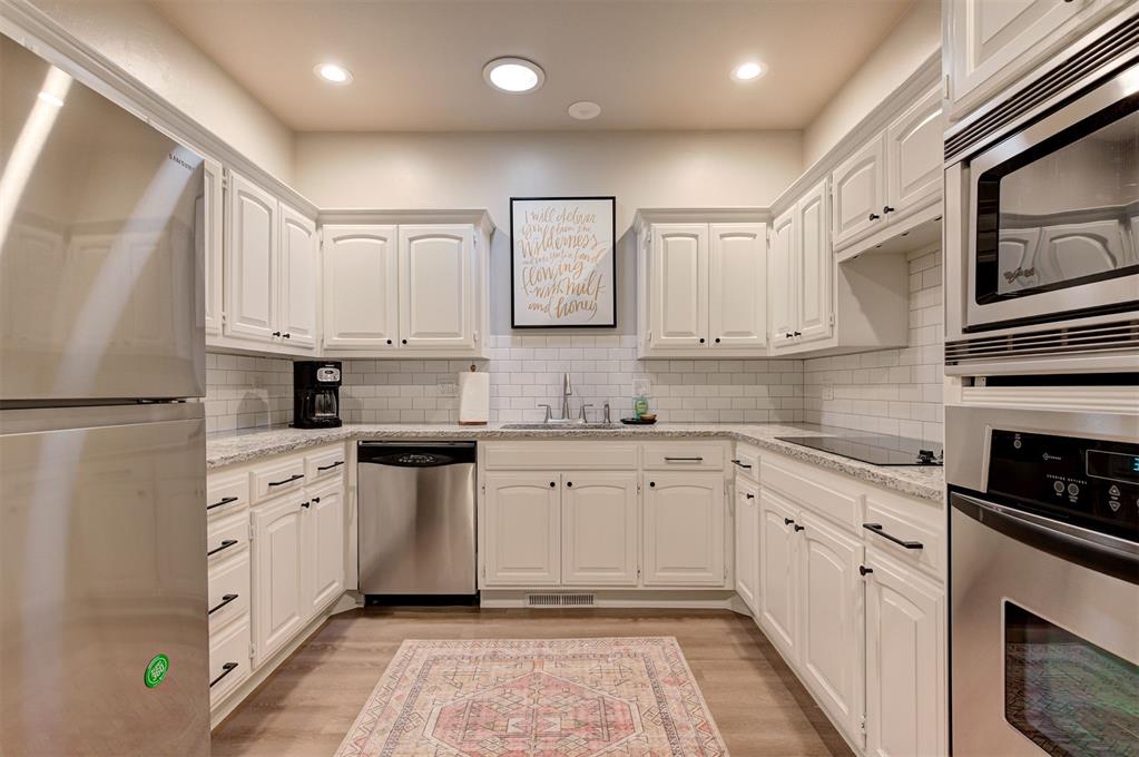 2100 Cobblestone Court Unit: 106