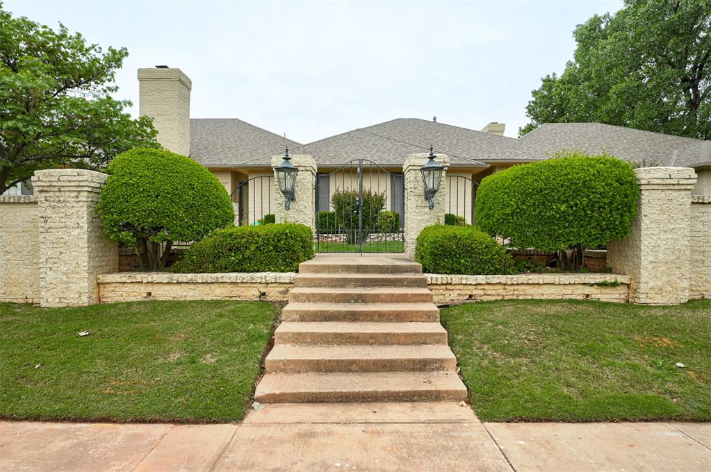 2100 Cobblestone Court Unit: 106