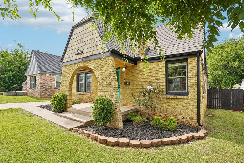 1928 NW 37th Street