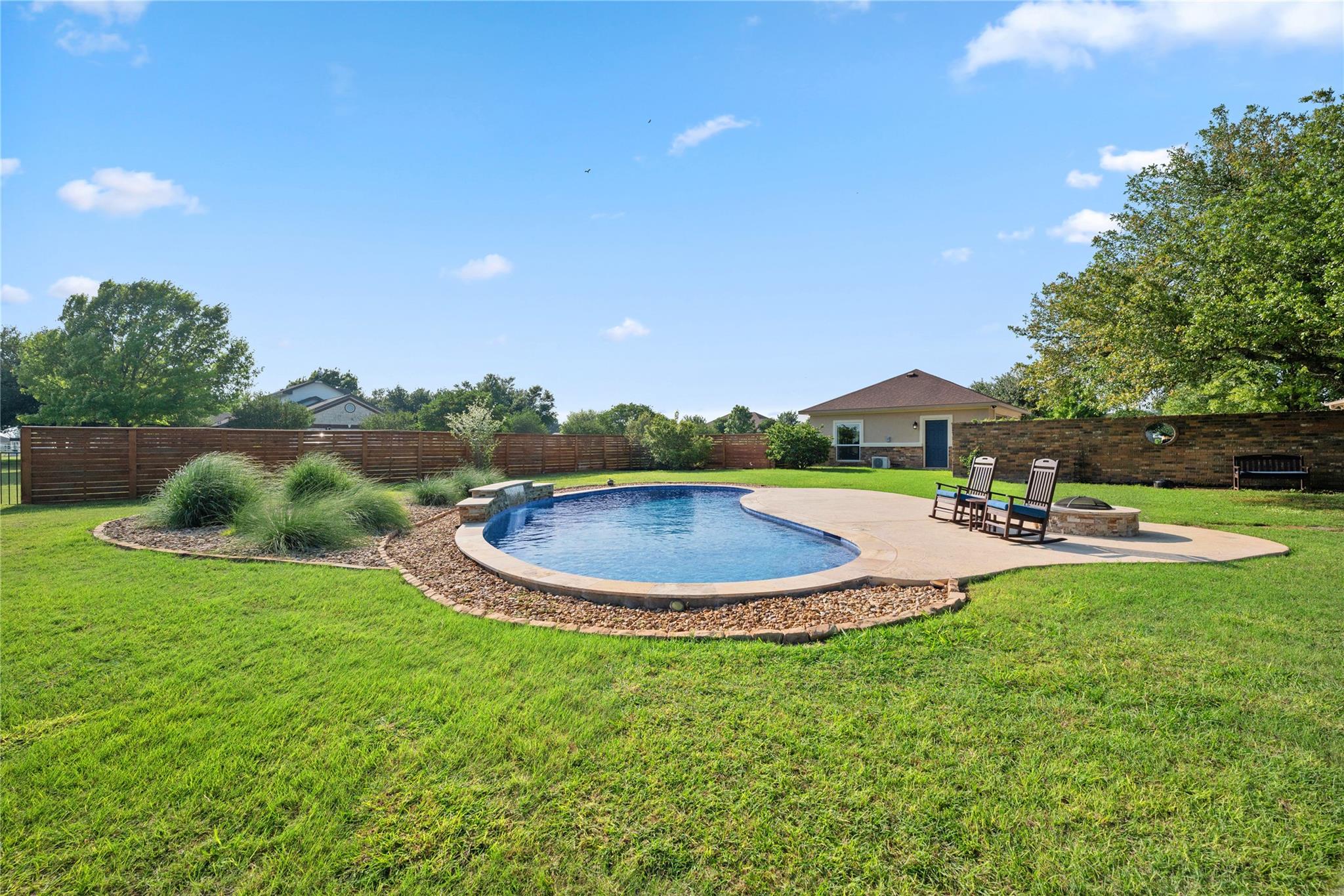 266 Courtnees WAY