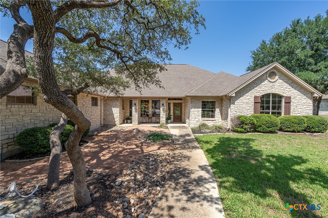 201 Roble Roja Drive
