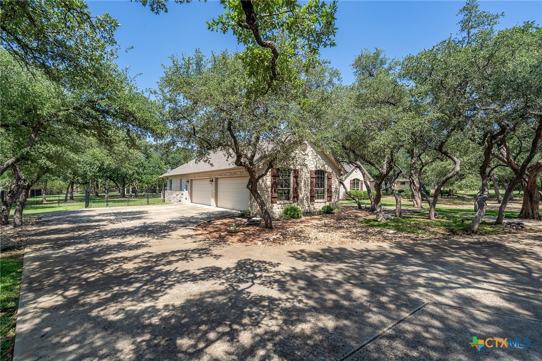 201 Roble Roja Drive