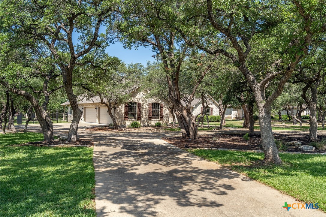 201 Roble Roja Drive