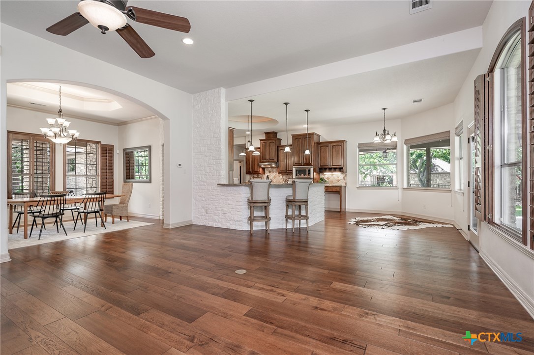 201 Roble Roja Drive
