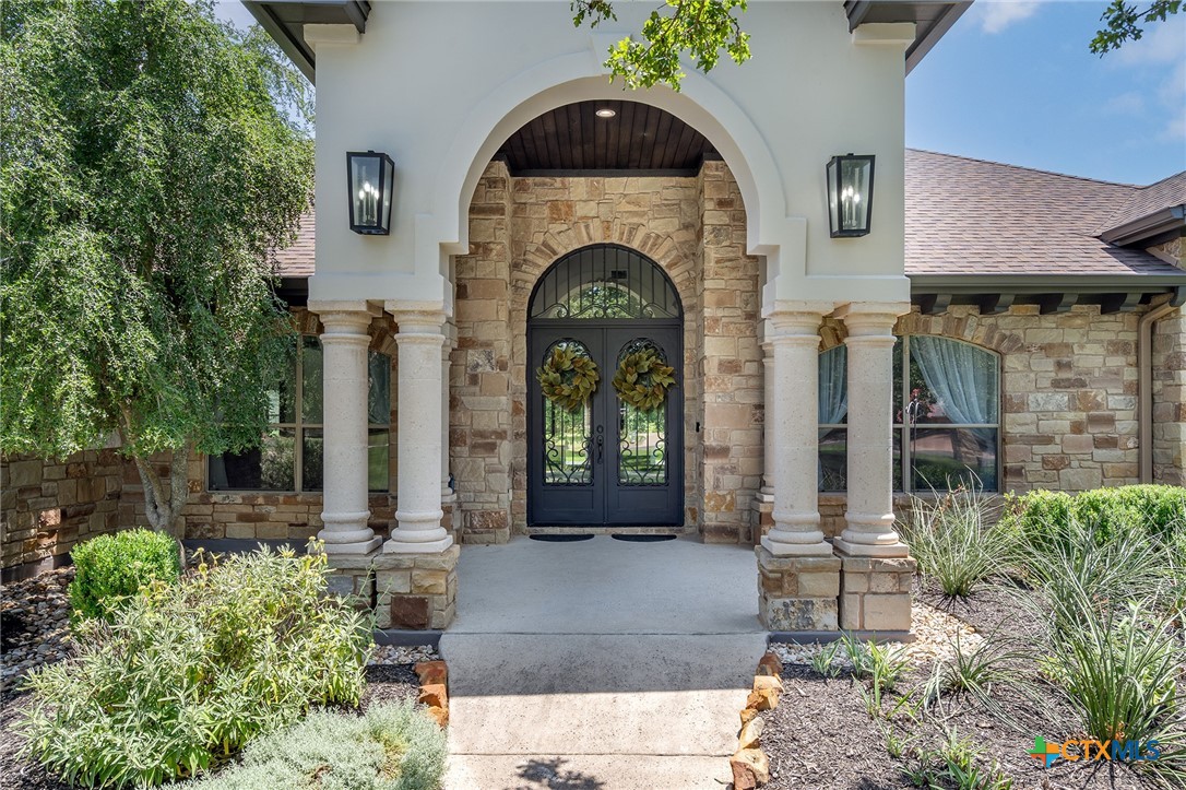 112 Roble Roja Drive