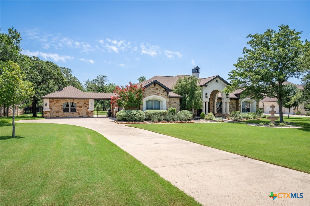 112 Roble Roja Drive