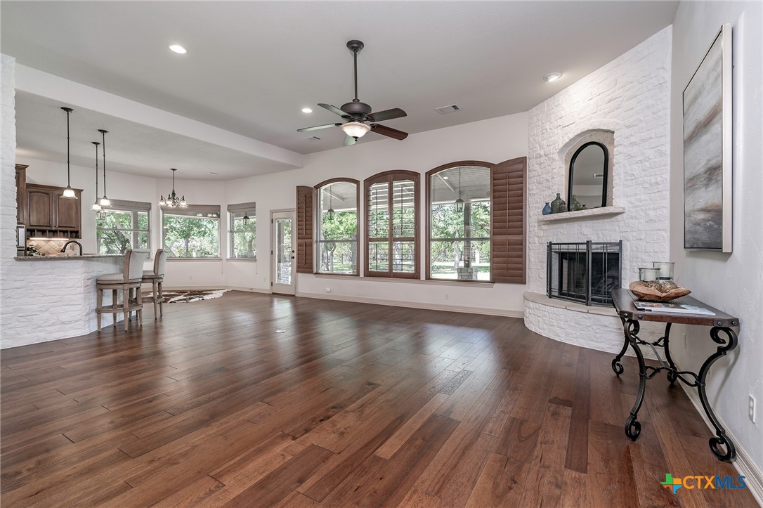 201 Roble Roja Drive