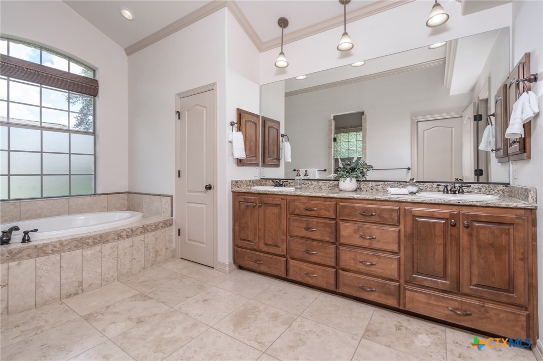 201 Roble Roja Drive