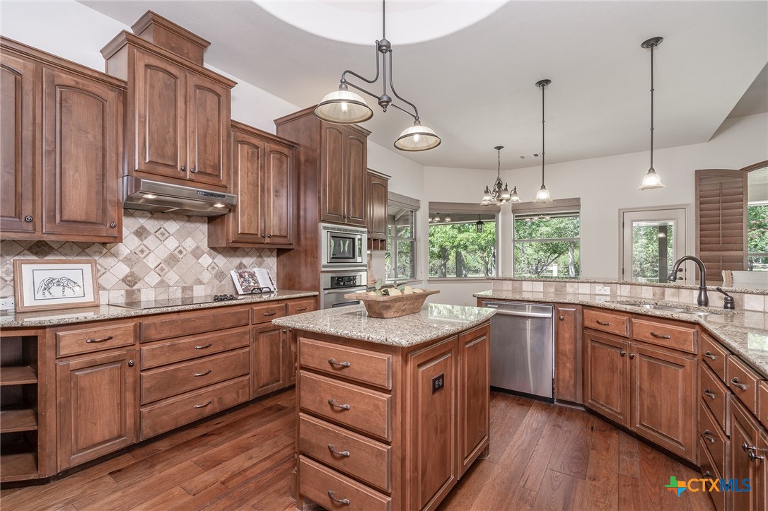 201 Roble Roja Drive