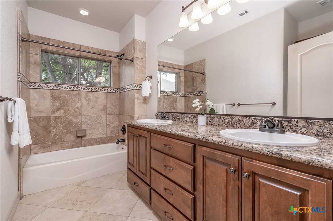 201 Roble Roja Drive