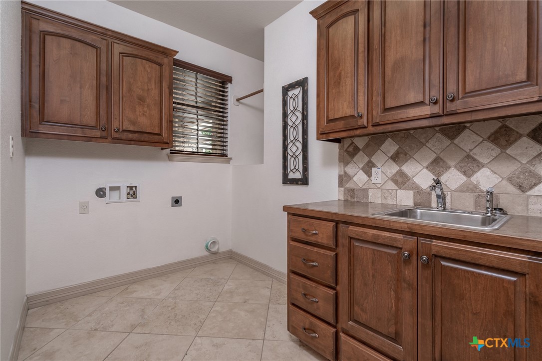 201 Roble Roja Drive