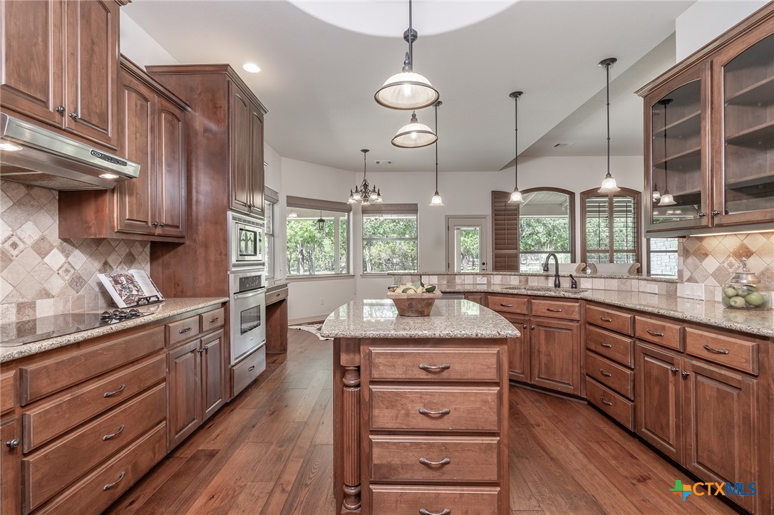 201 Roble Roja Drive