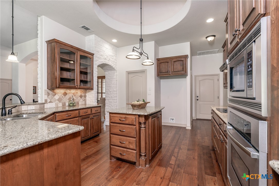 201 Roble Roja Drive