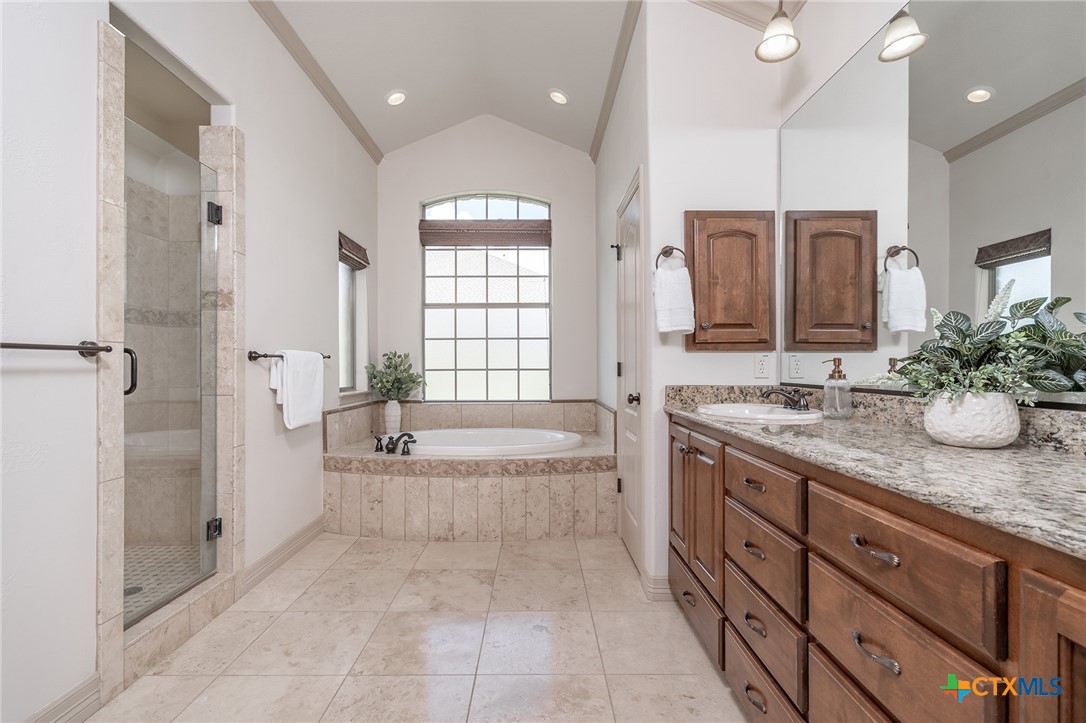 201 Roble Roja Drive