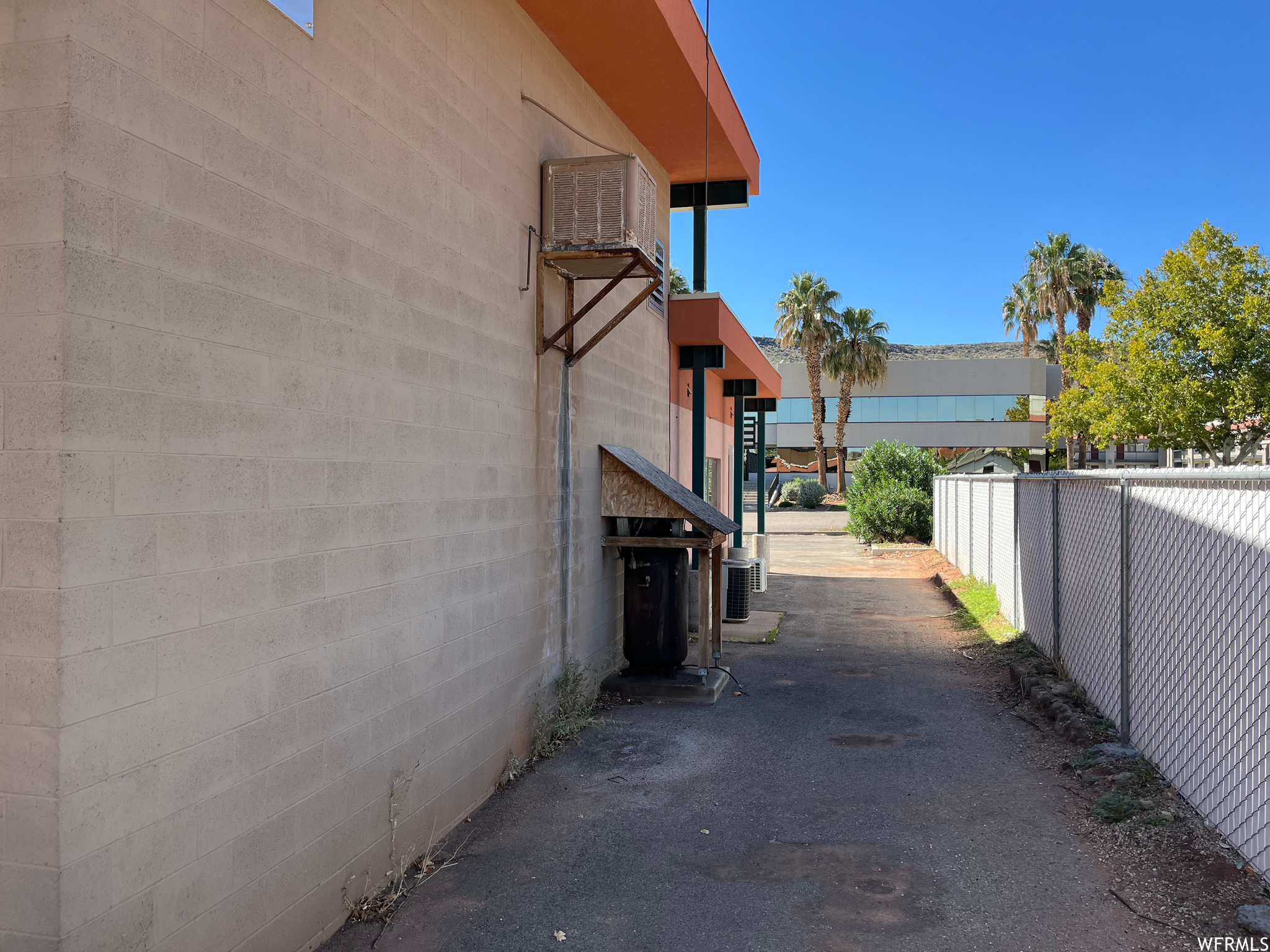 190 W ST GEORGE