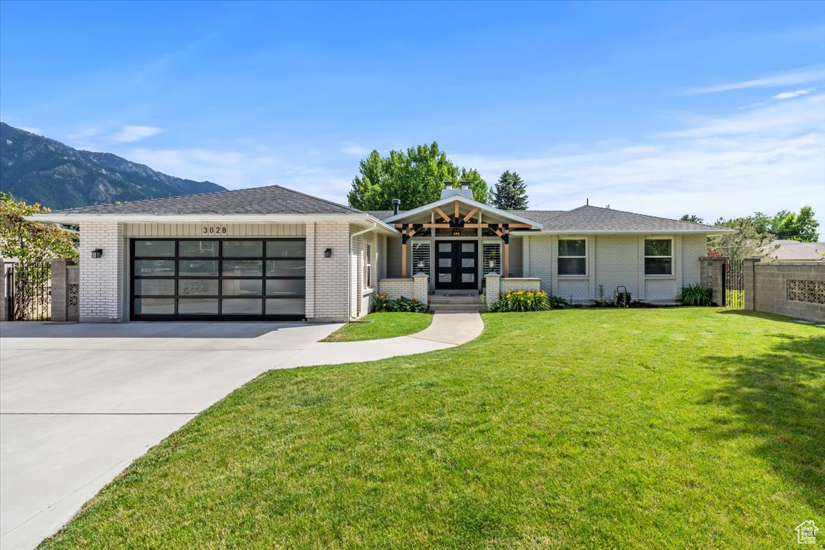 3028 E FOXWOOD CIR