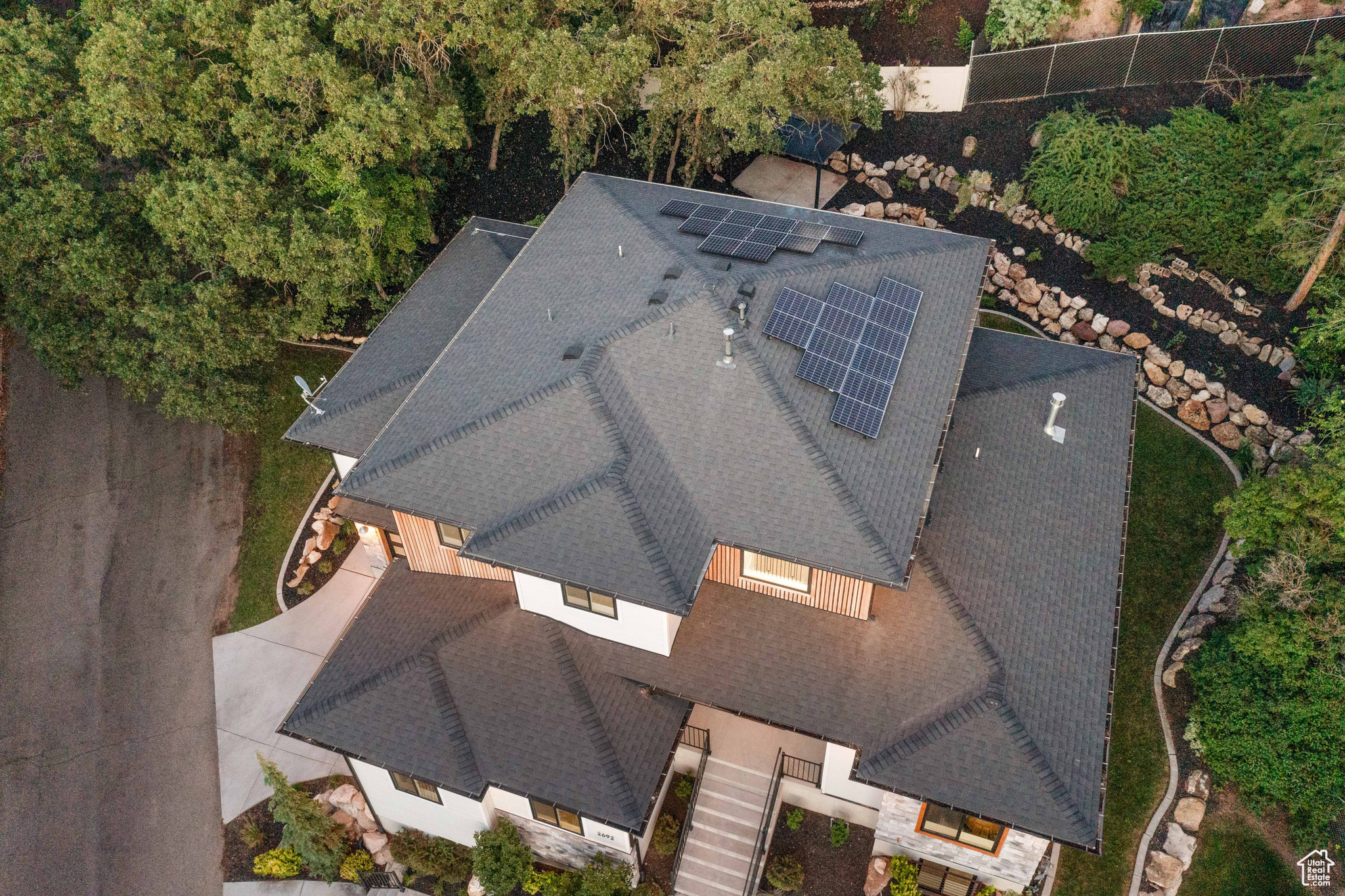 2692 E COMANCHE CIR