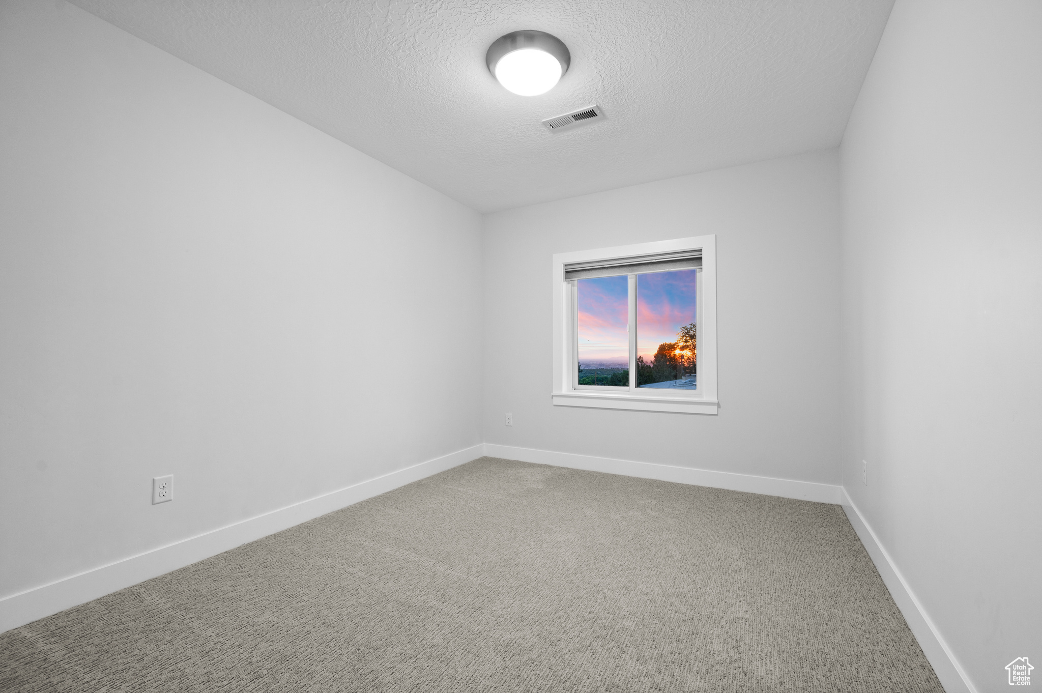 2692 E COMANCHE CIR