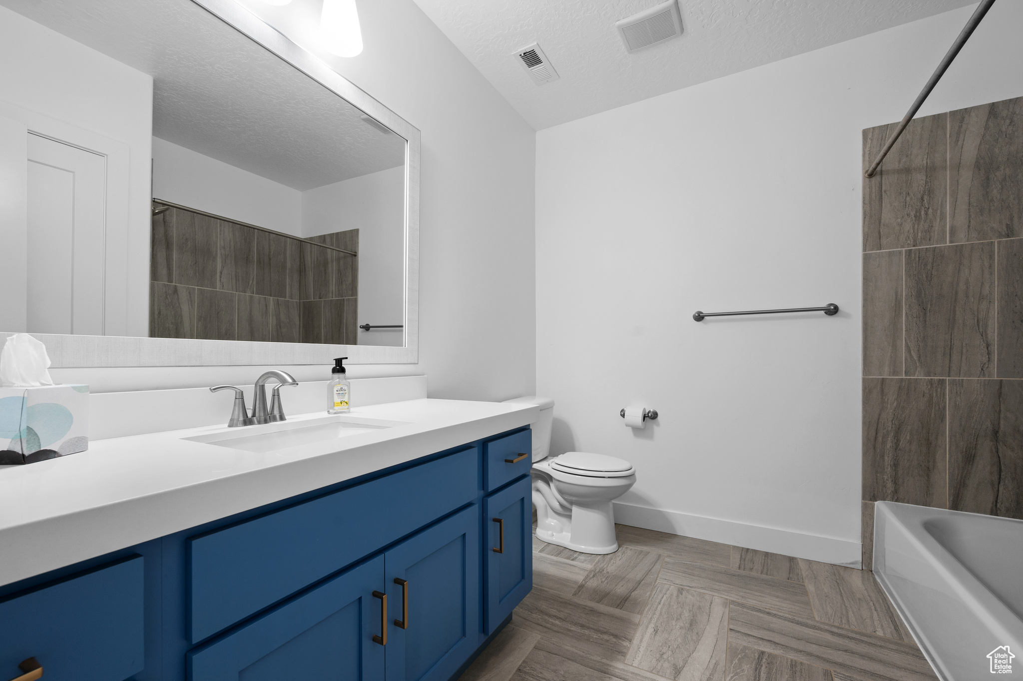 2692 E COMANCHE CIR