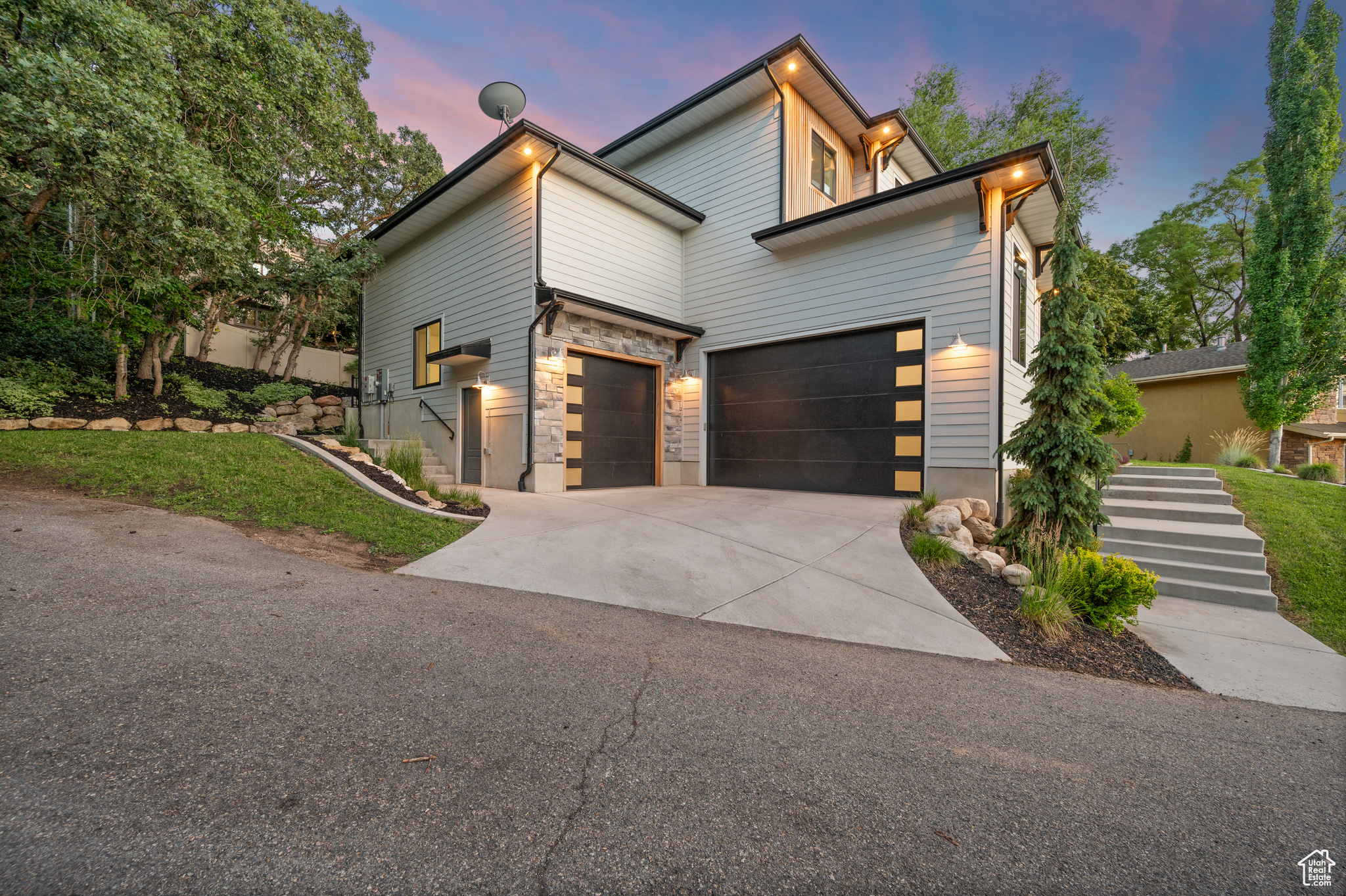 2692 E COMANCHE CIR