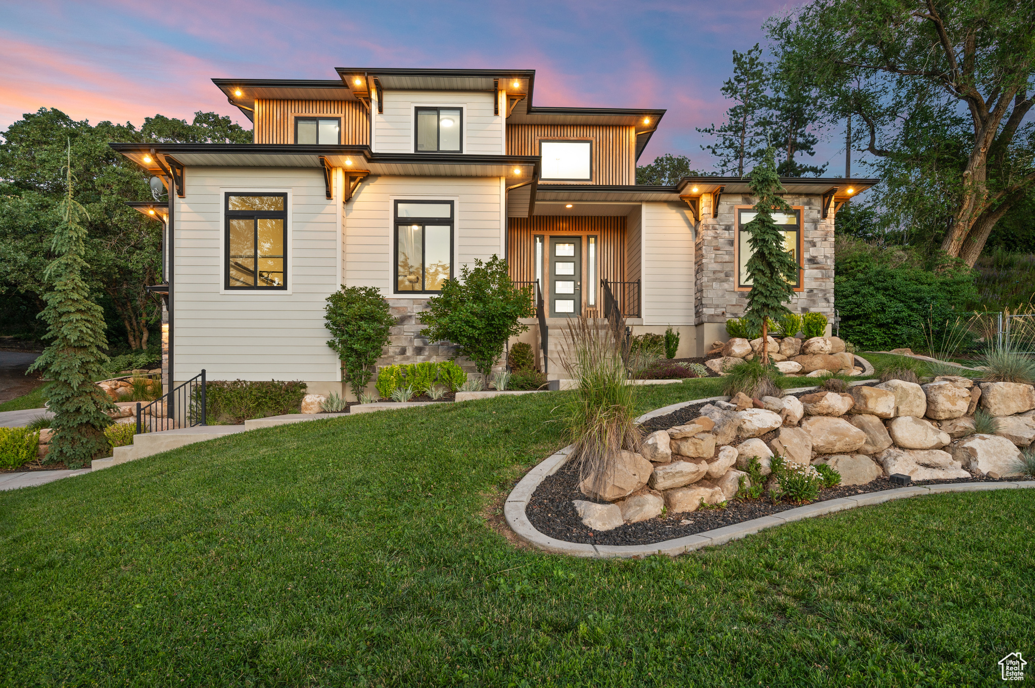 2692 E COMANCHE CIR