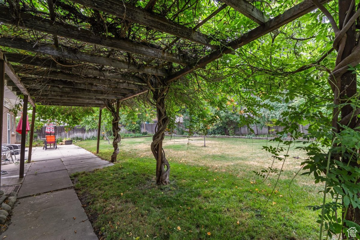 1926 E MOOR MONT DR