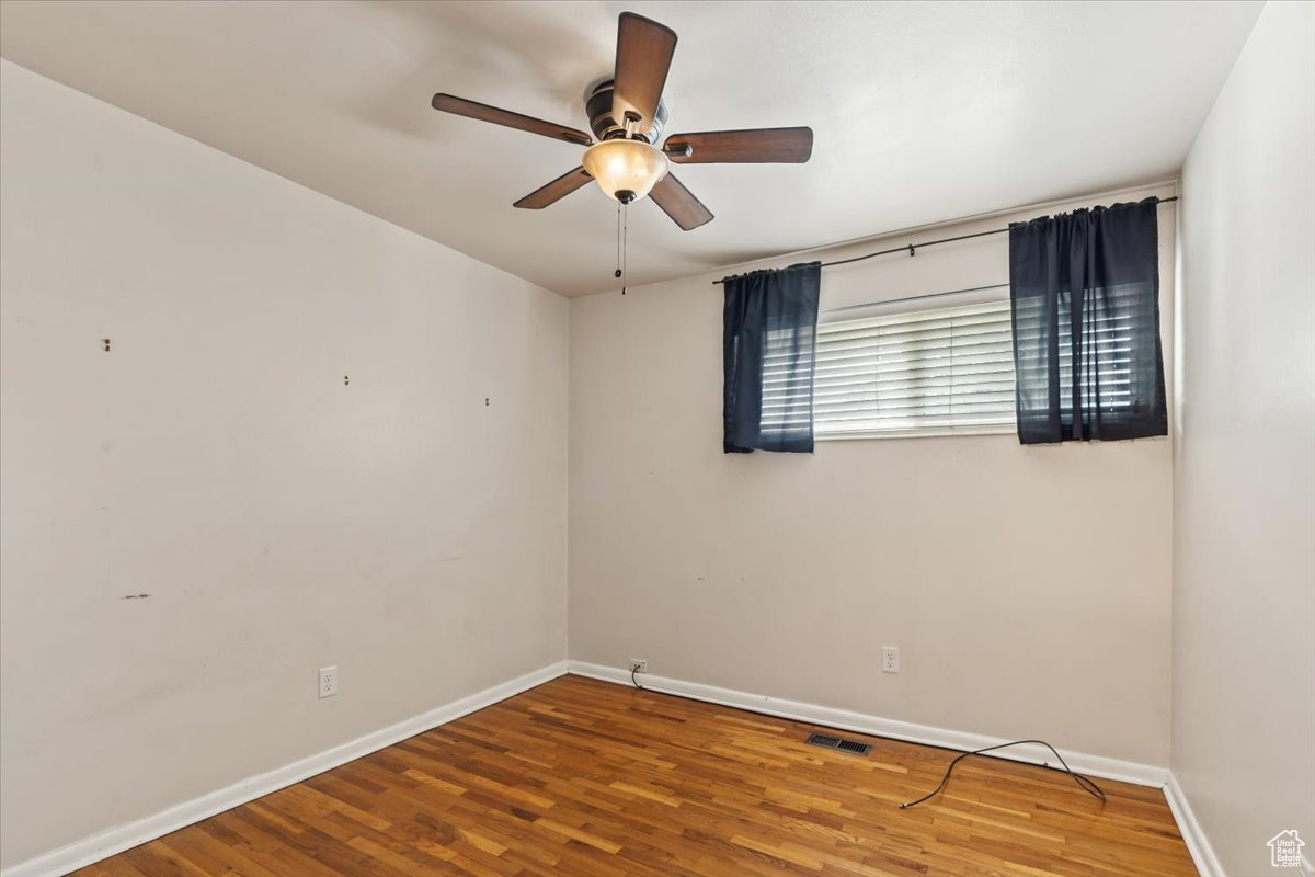 1926 E MOOR MONT DR