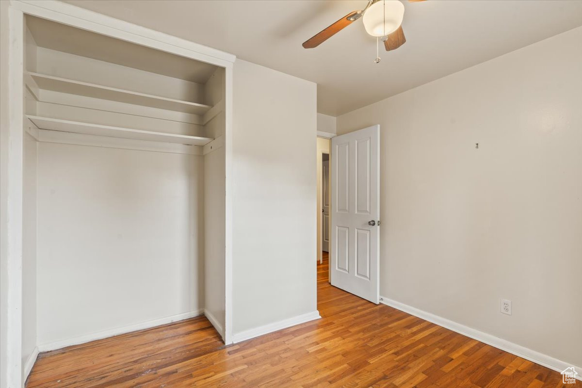 1926 E MOOR MONT DR