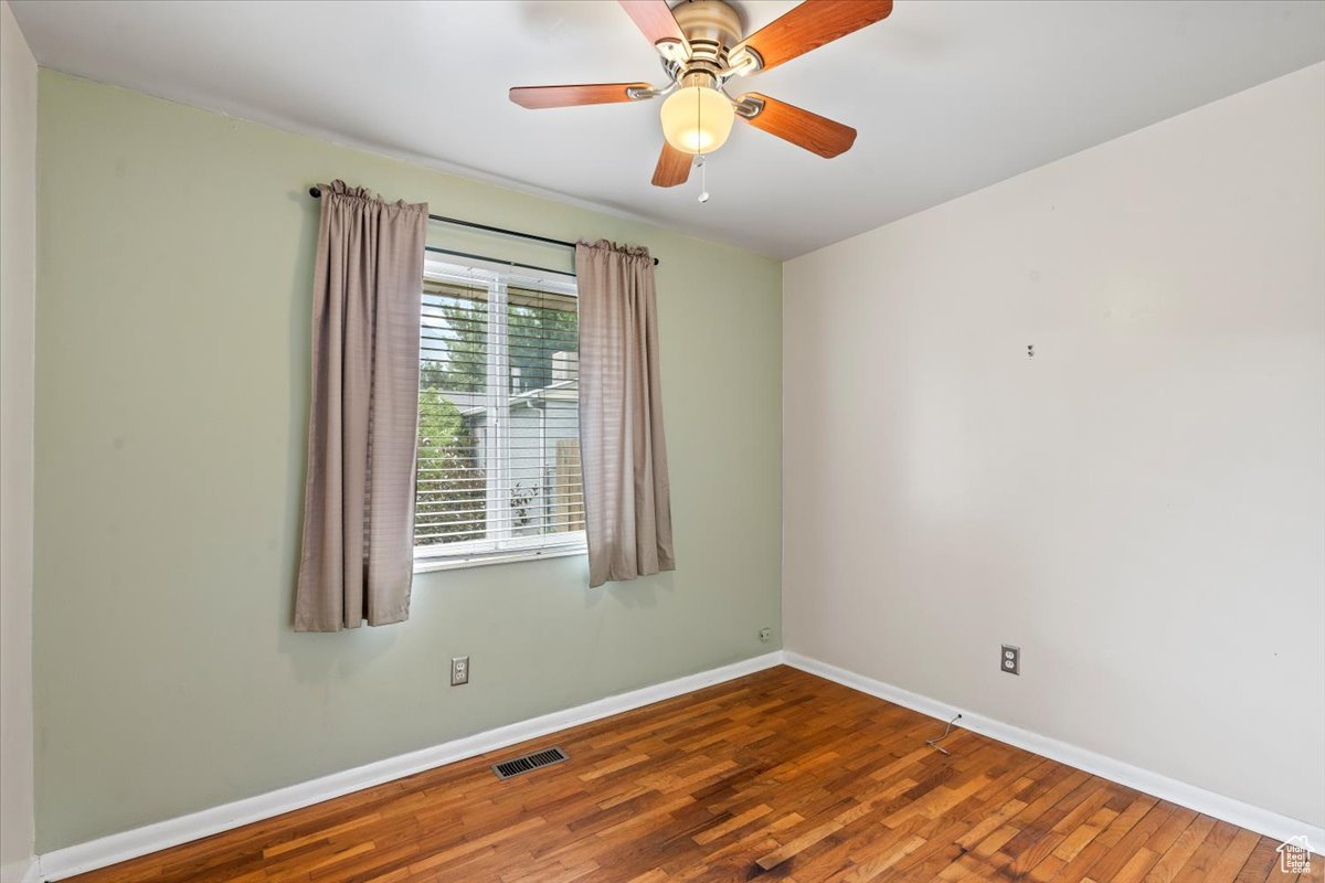 1926 E MOOR MONT DR