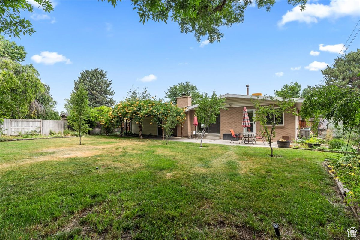 1926 E MOOR MONT DR