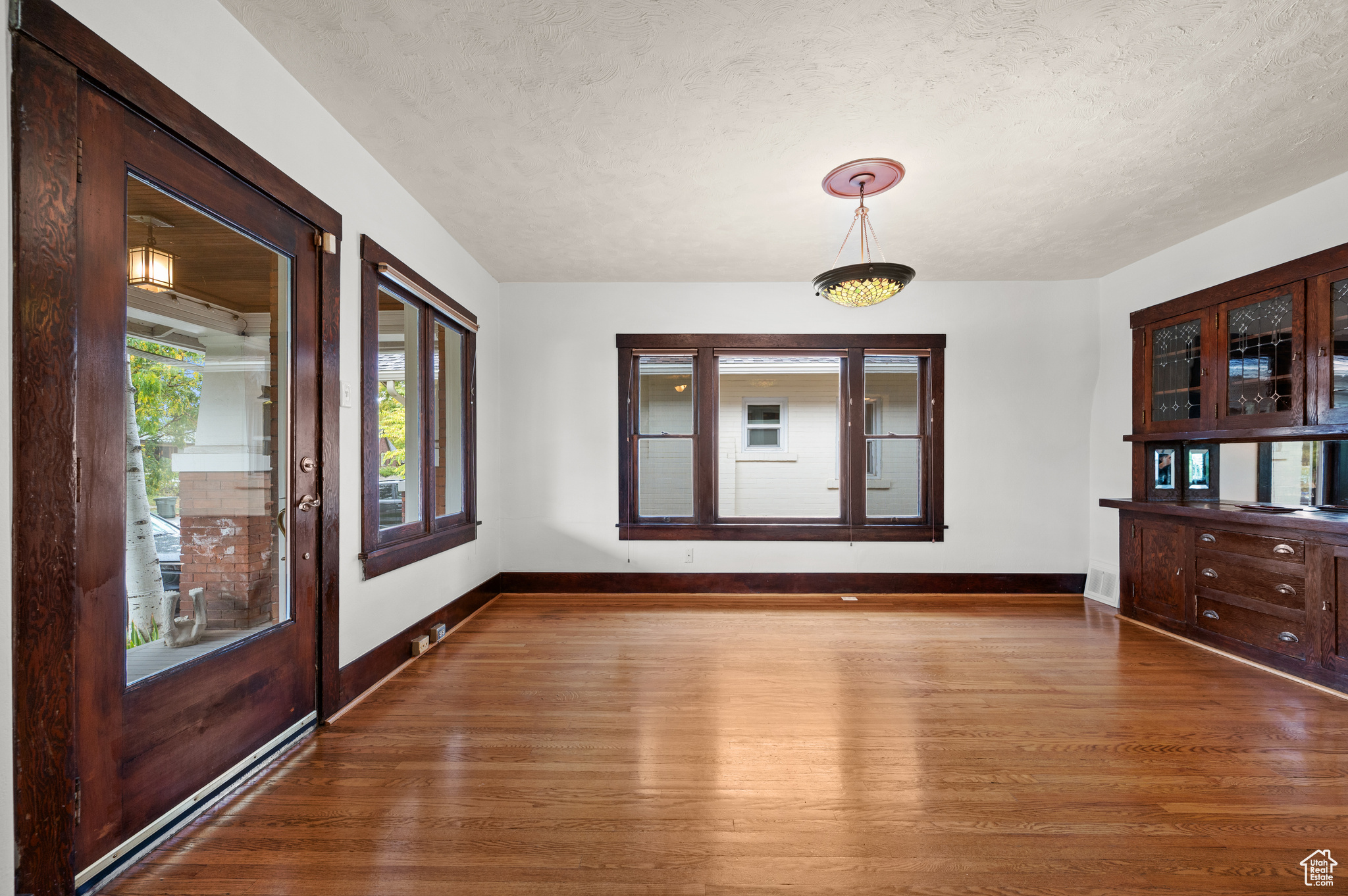 447 E EDITH AVE
