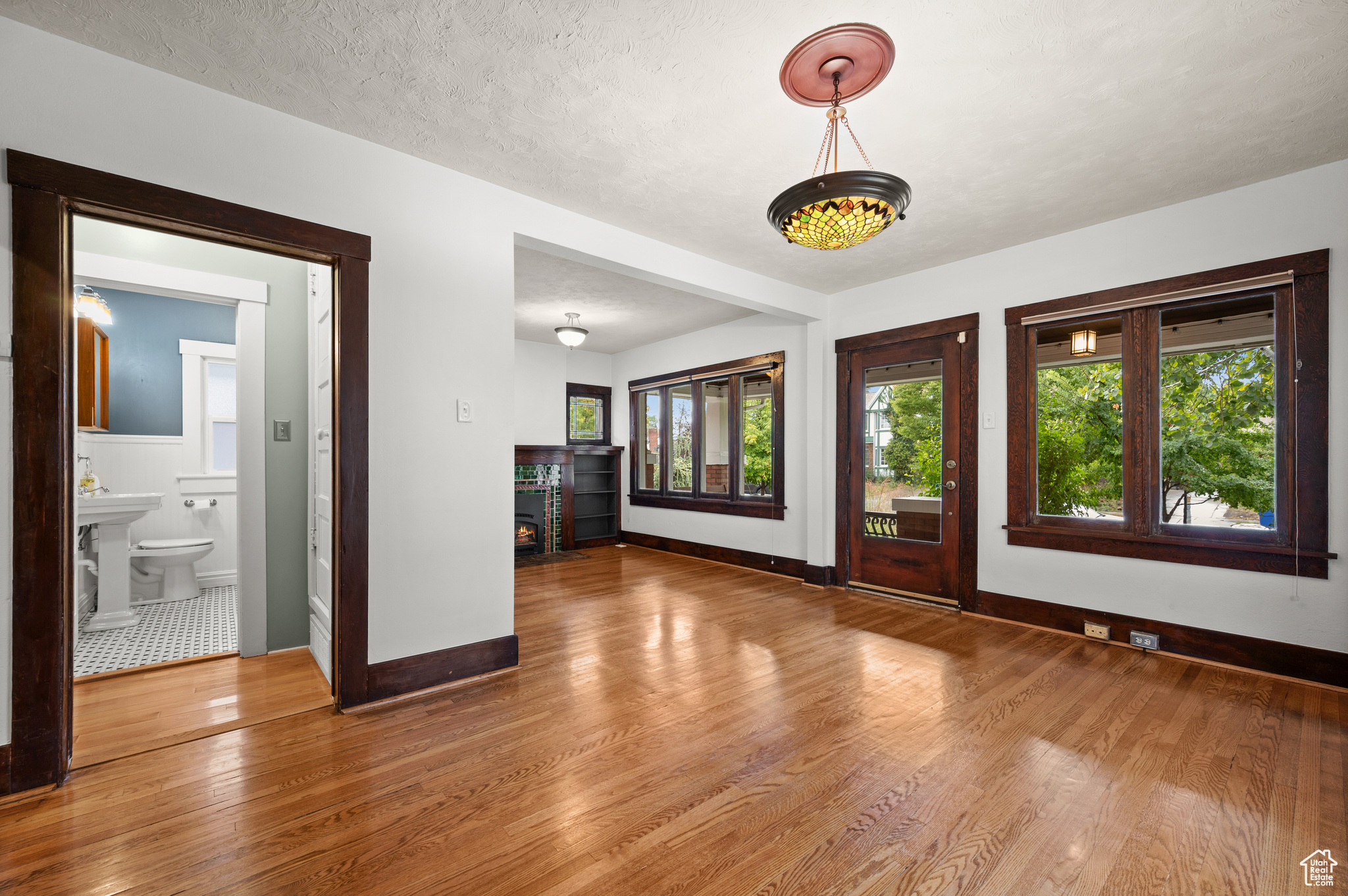 447 E EDITH AVE