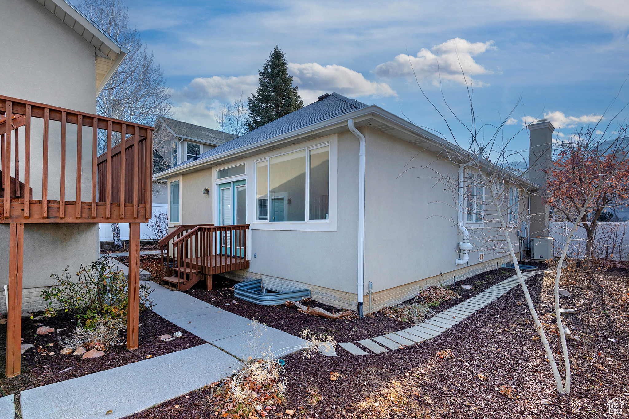 1057 E STRAW HAT LN