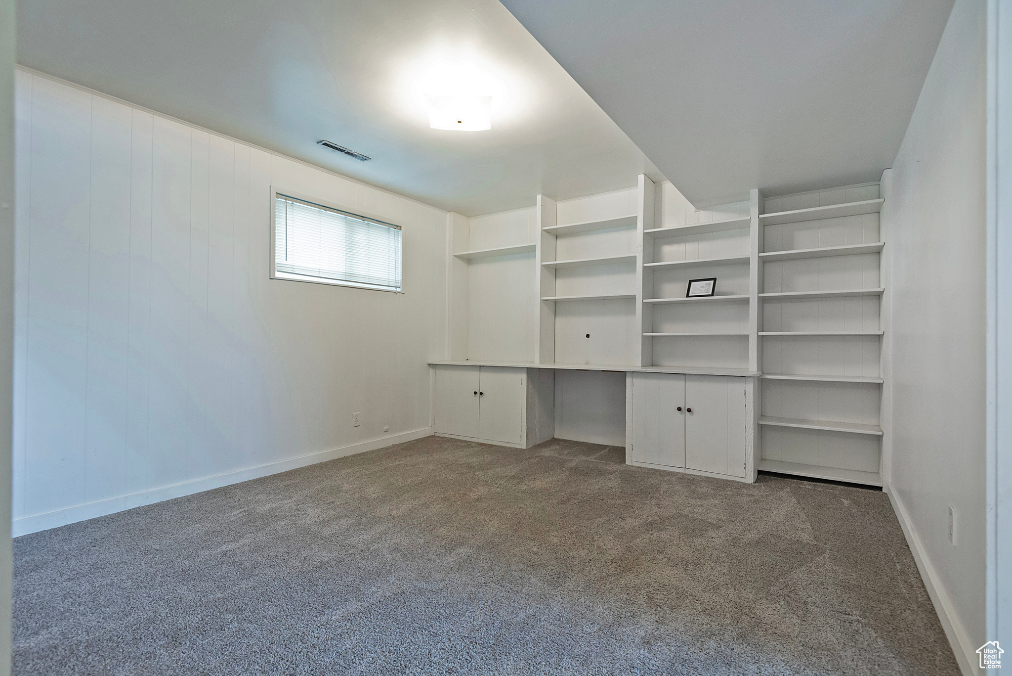 791 E PONTIAC DR