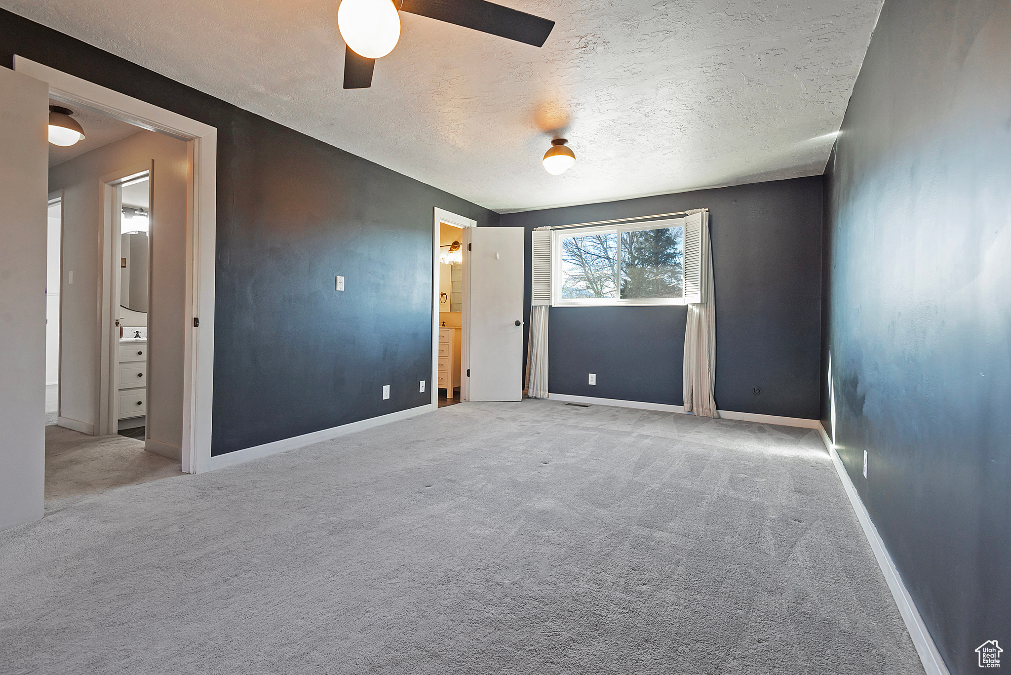 791 E PONTIAC DR