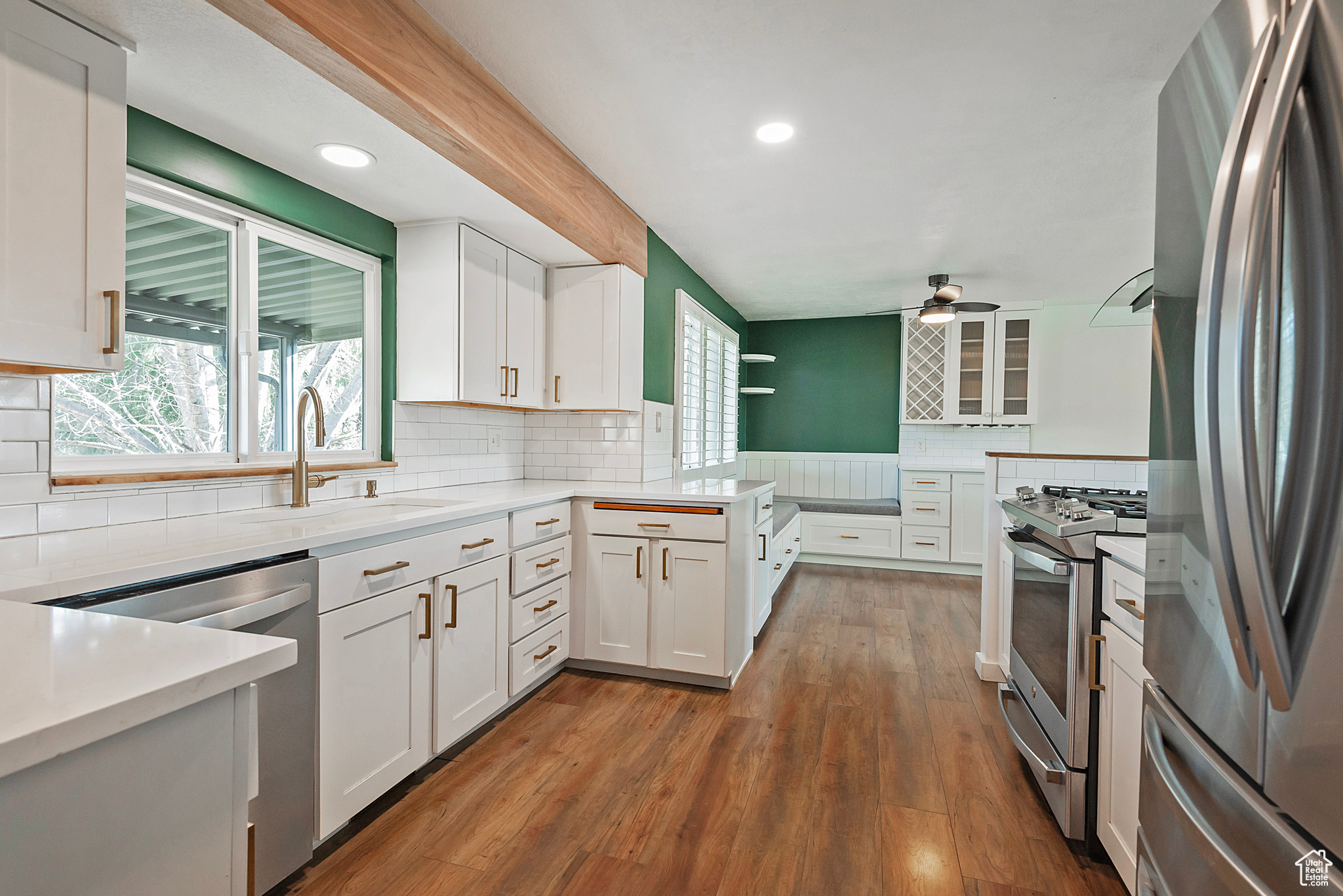 791 E PONTIAC DR