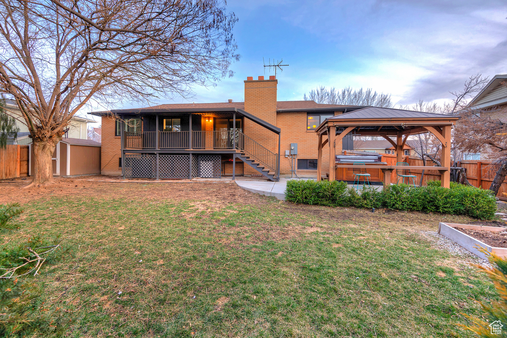 791 E PONTIAC DR