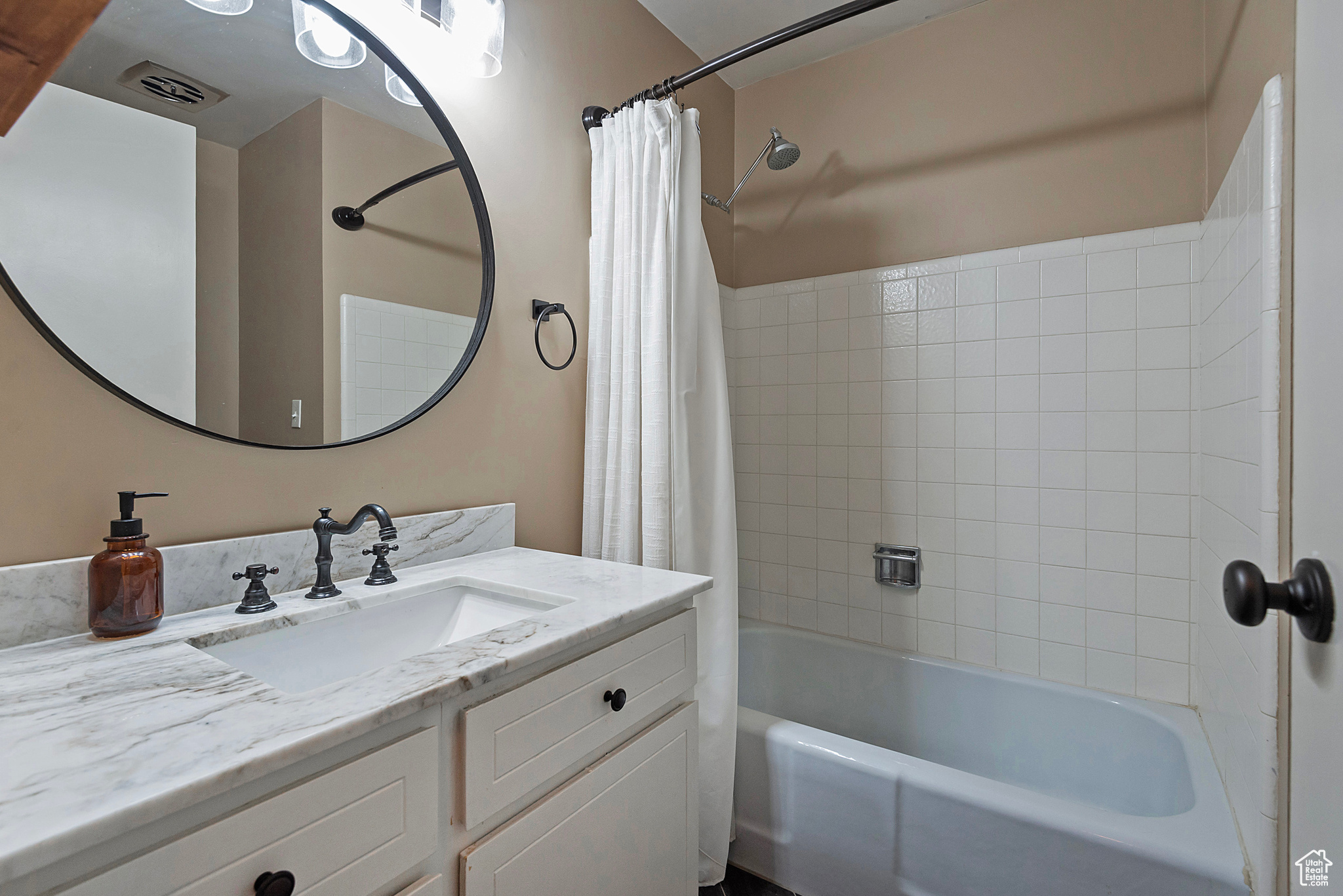 791 E PONTIAC DR