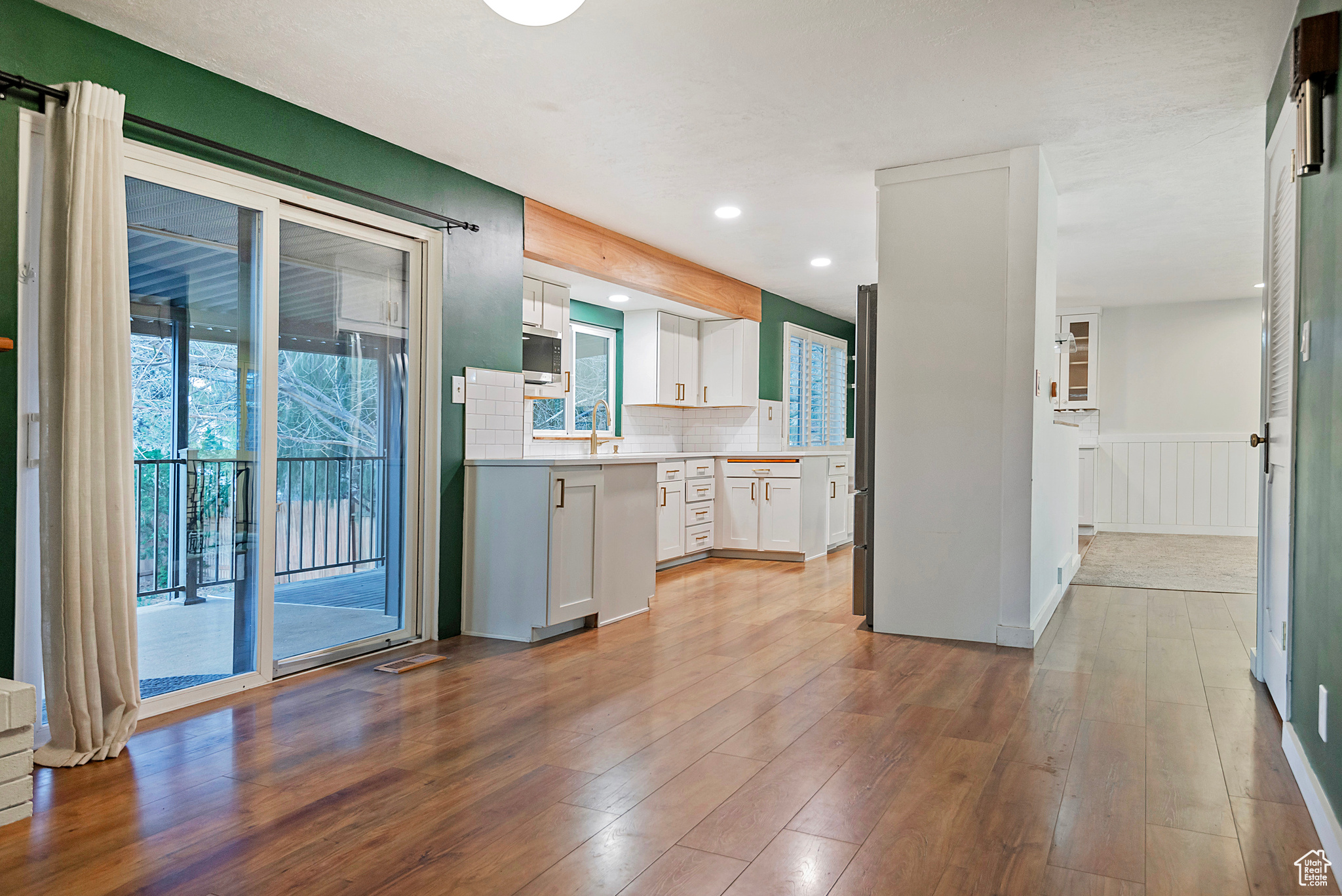 791 E PONTIAC DR