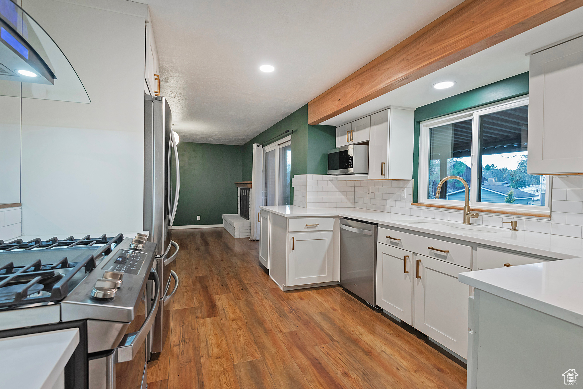 791 E PONTIAC DR