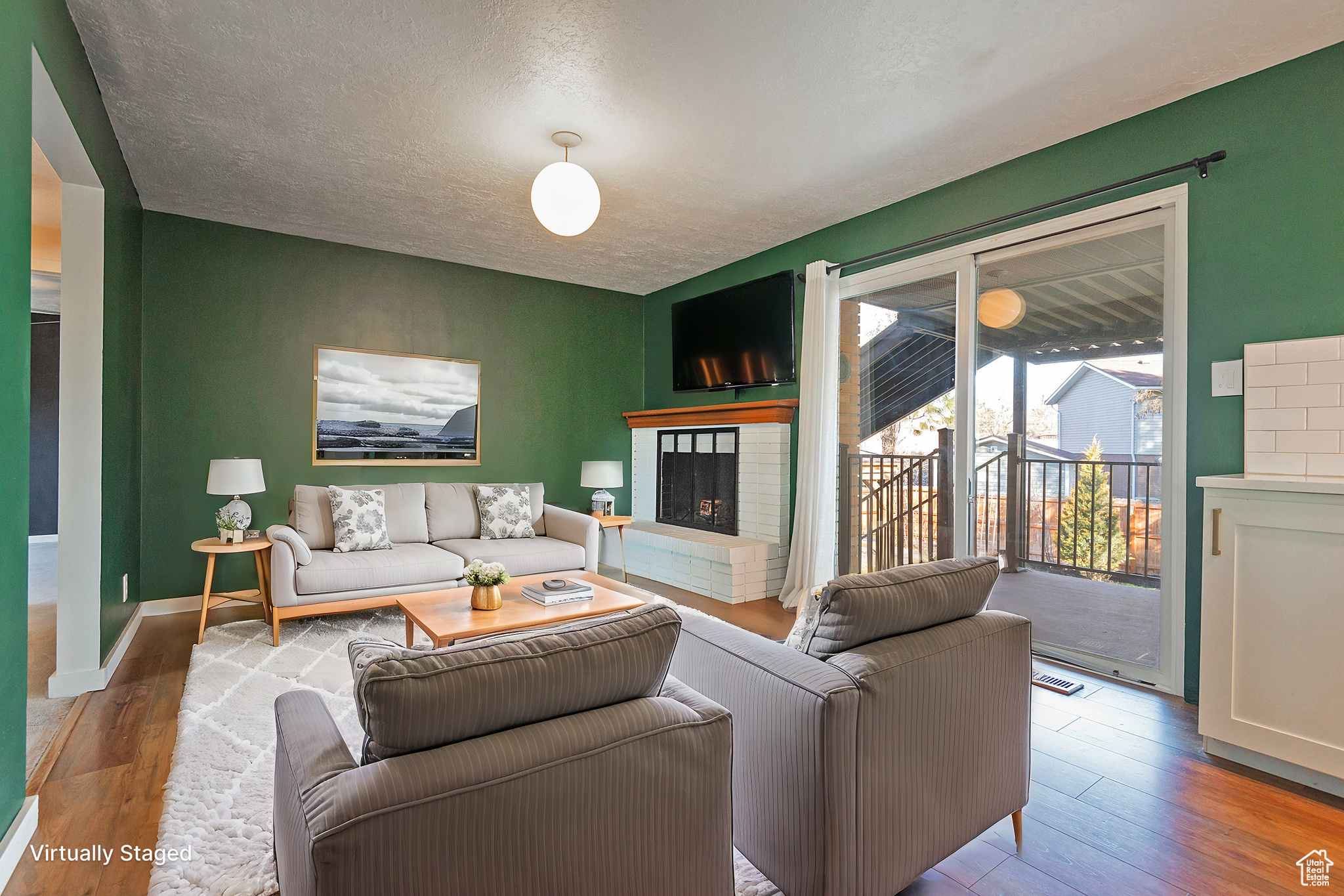 791 E PONTIAC DR