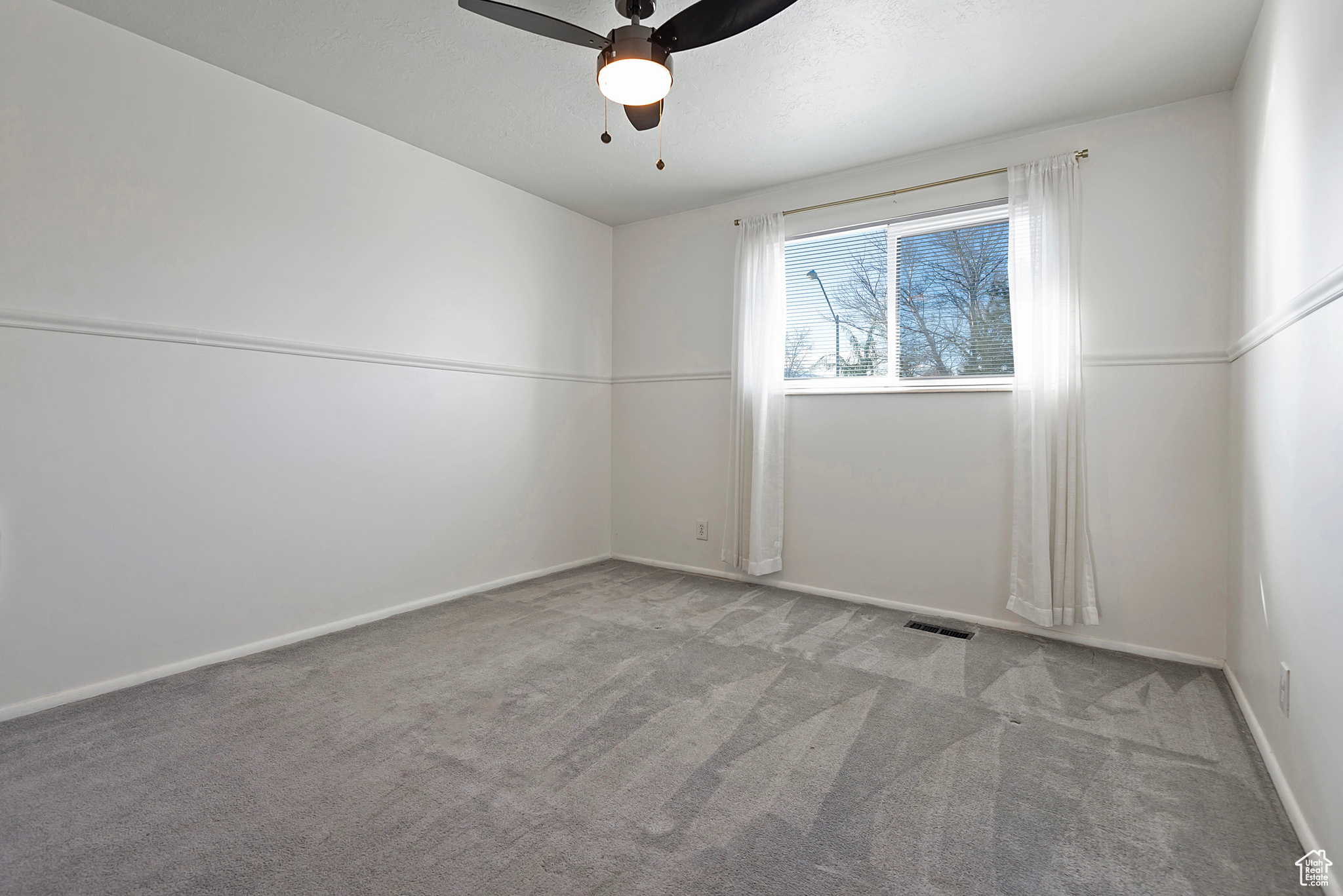 791 E PONTIAC DR