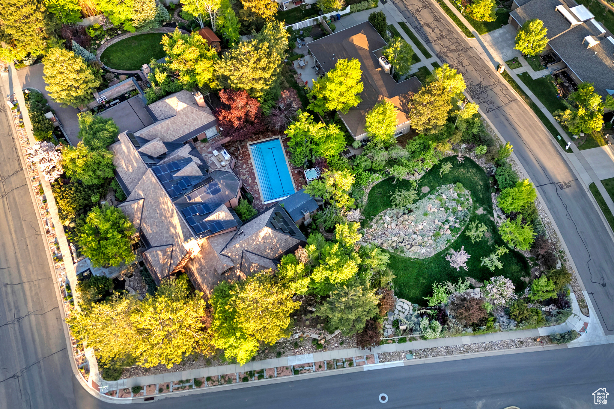 1358 E TOMAHAWK DR