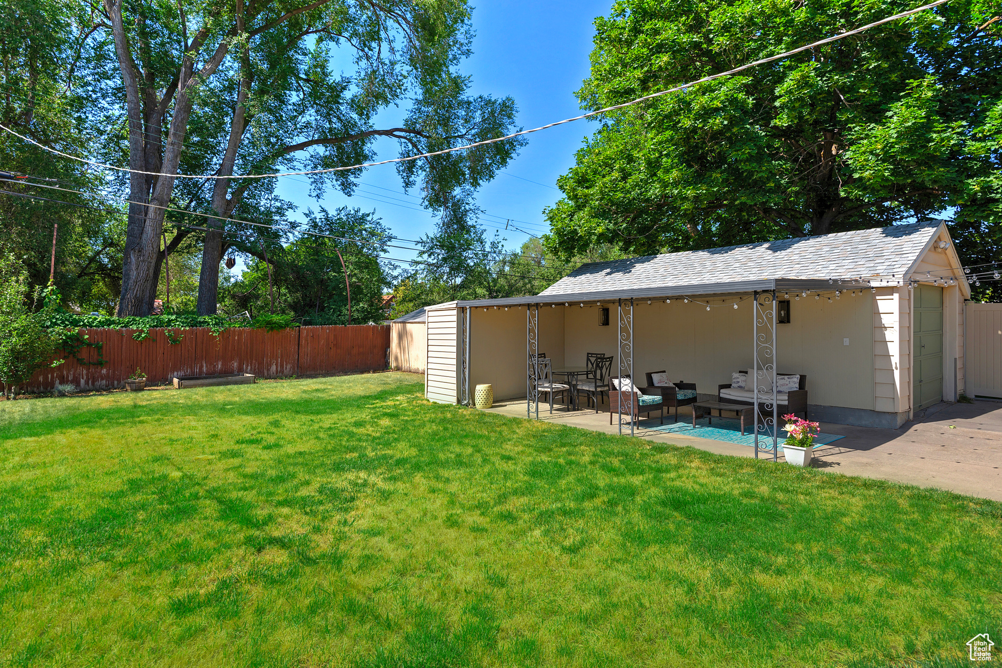 2090 E CRYSTAL AVE