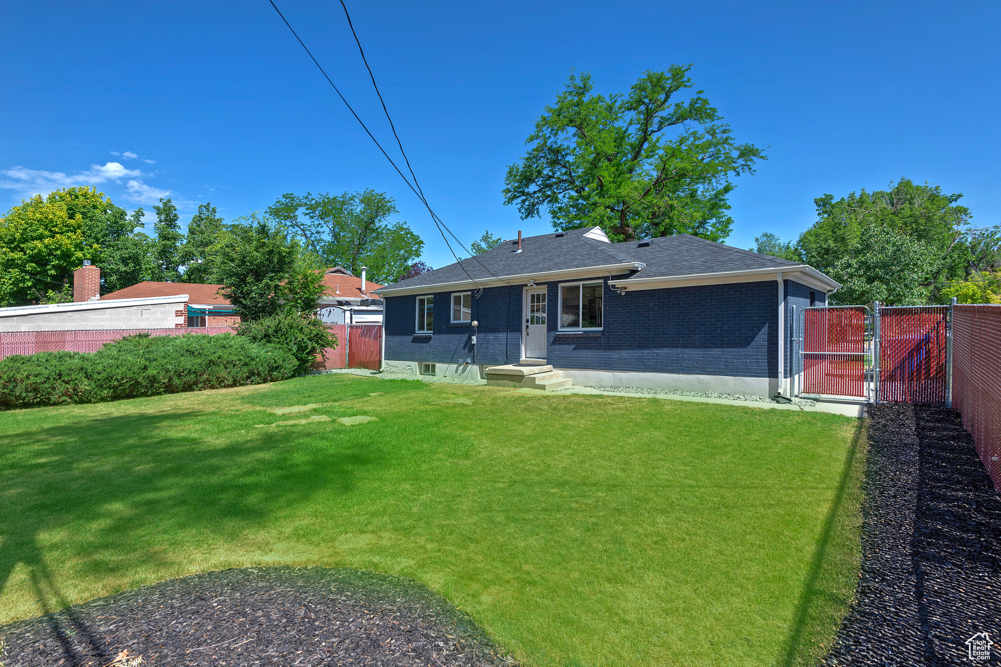 943 W SIGNORA DR