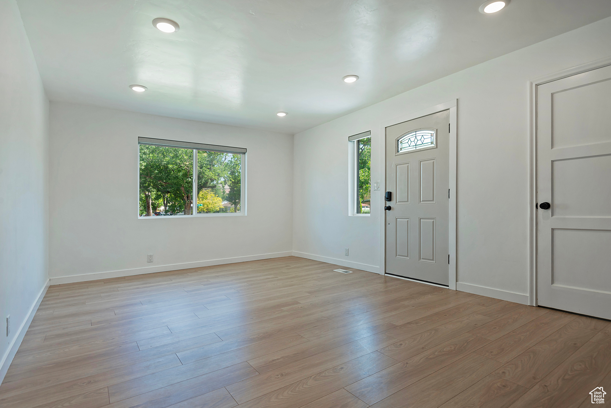943 W SIGNORA DR