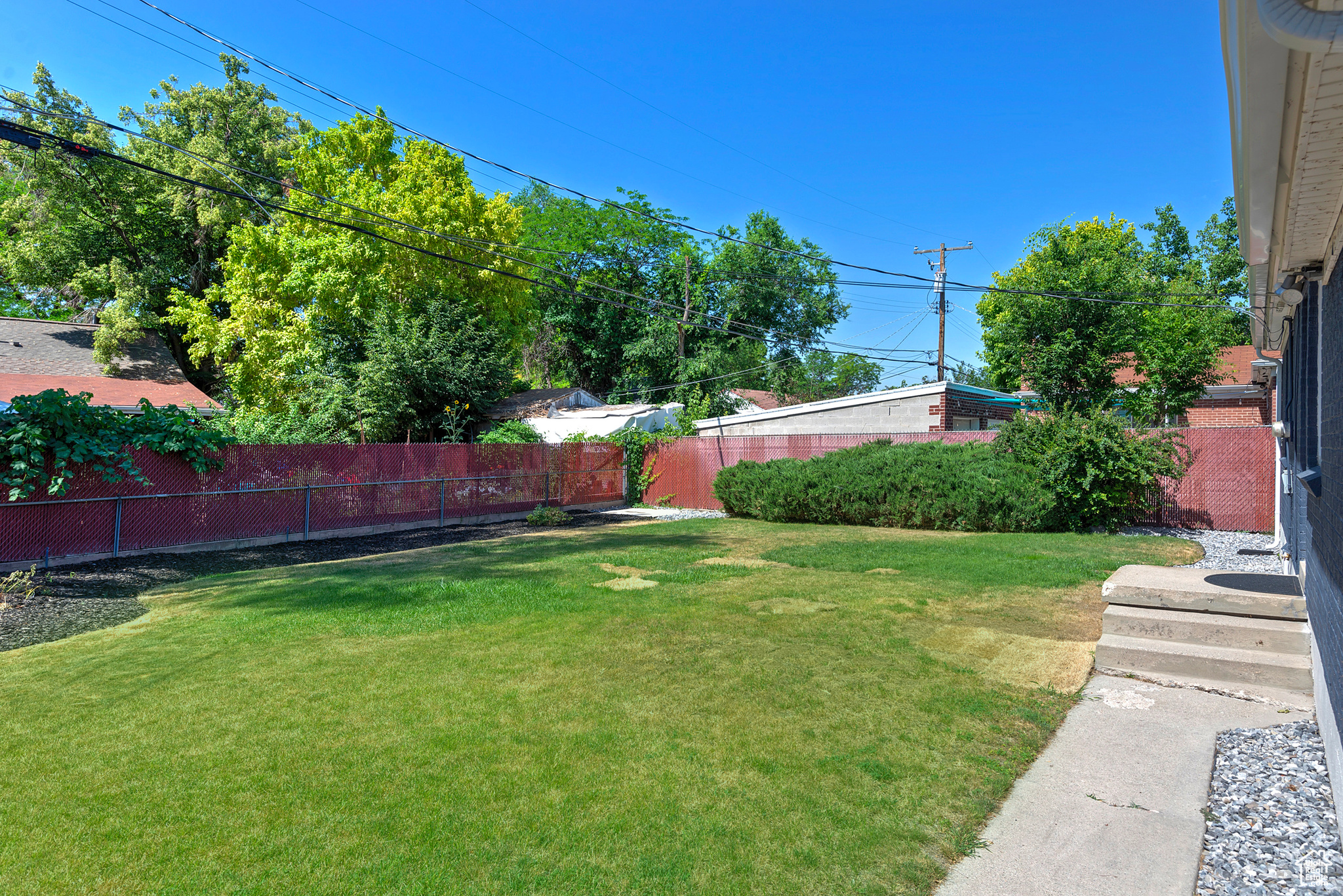 943 W SIGNORA DR